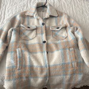Cozy Plaid Teddy Jacket in Cream and Blue